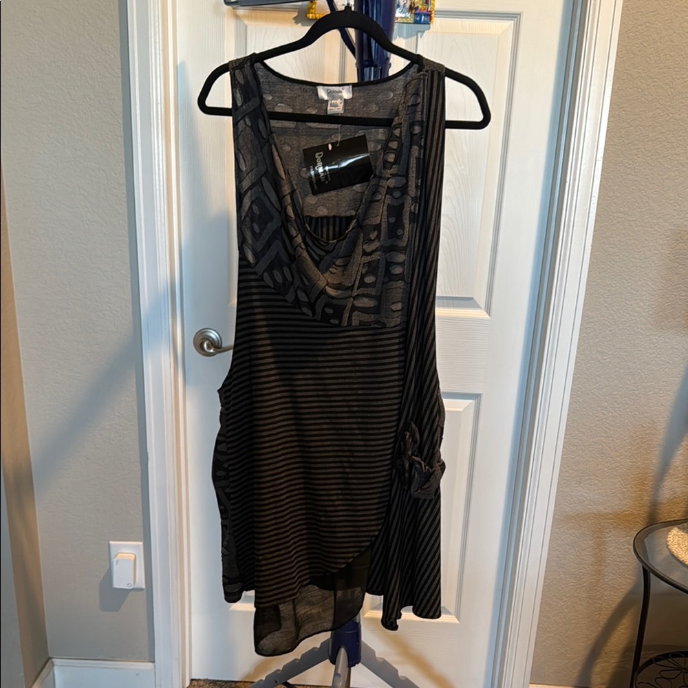 Dorman Black and Gray Patterned Dress with slit sides. Size Large/X-Large